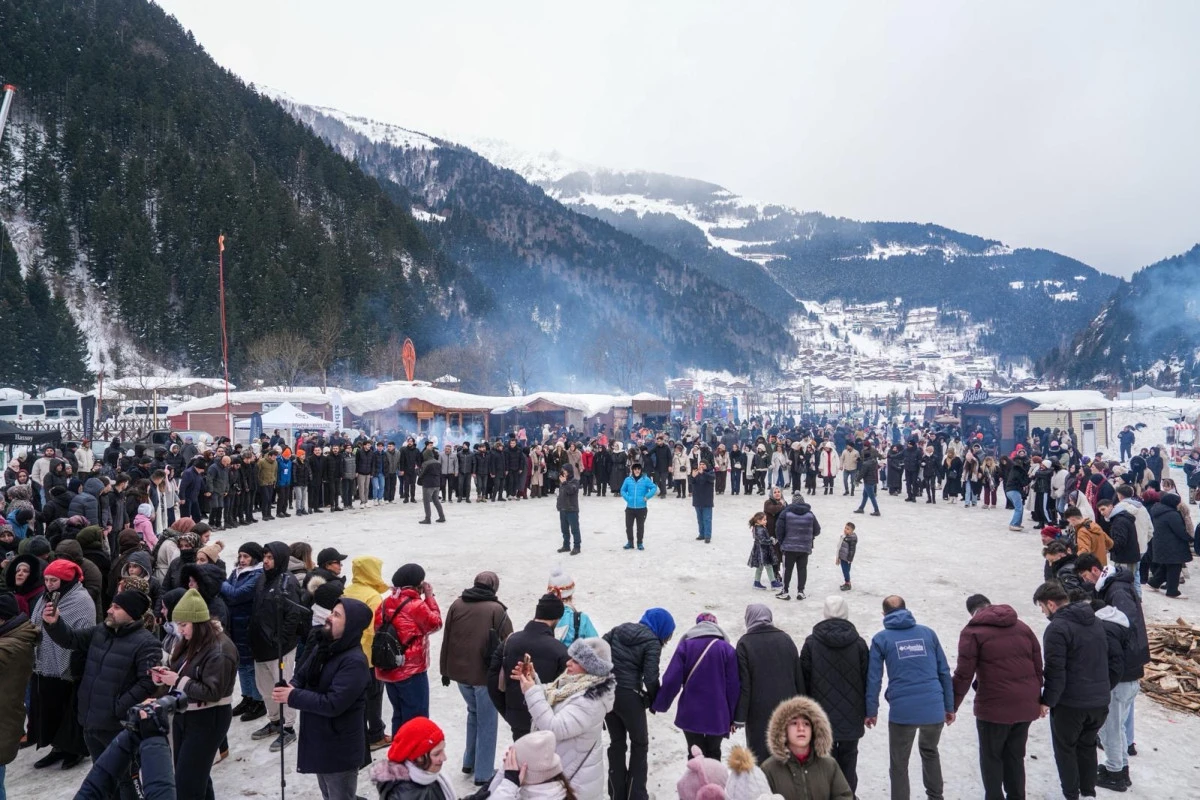 UZUNG&Ouml;L Beyaza B&Uuml;R&Uuml;ND&Uuml;, Horonla ISINDI: Kış FESTİVALİ Muhteşem Başladı!