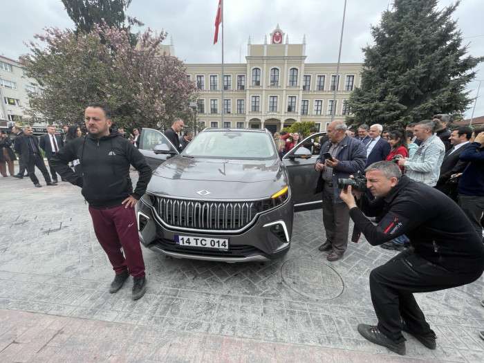 Yerli otomobil Togg, Bolu'da vatandaşlara tanıtılıyor