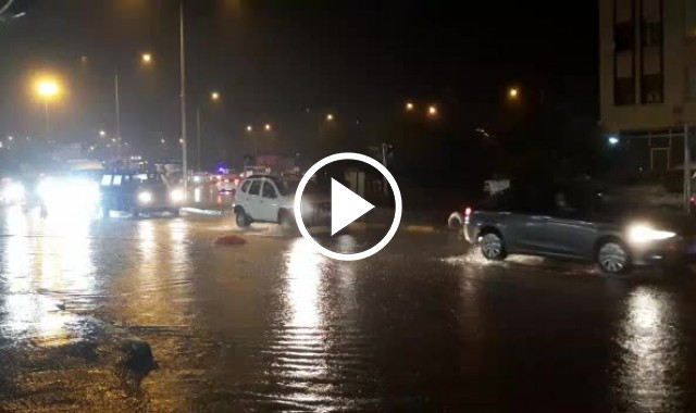 Trabzon'da sağanak etkili oldu, yollar göle döndü