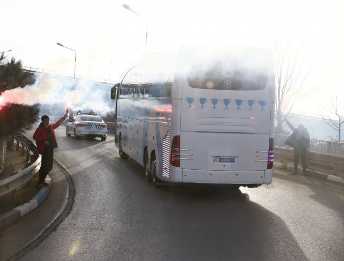 Trabzonspor süper kupa yolculuğuna coşkuyla uğurlandı