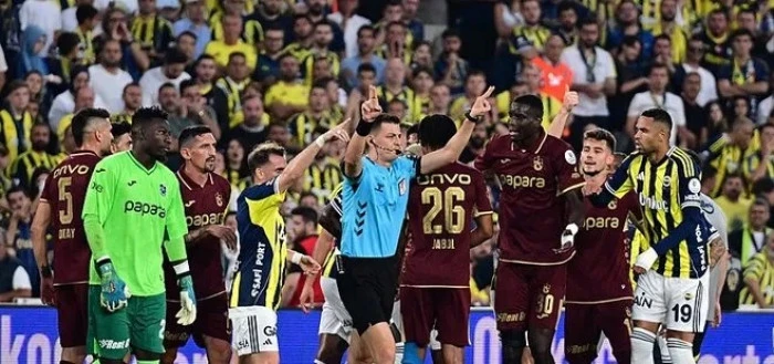 Fenerbahçeli Emre Bol Fenerbahçe Trabzonspor maçını  hakem sayesinde kazanmıştır