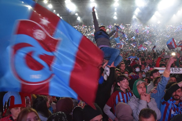 İnadıyla Şampiyon Trabzonspor Marşı